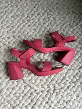 Naturalizer Rose-Red Block Heel Sandals